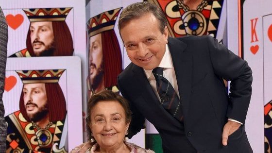 Coronavirus, Piero Chiambretti dall'ospedale dove è ricoverato con la mamma: "Si lotta. E vinceremo"
