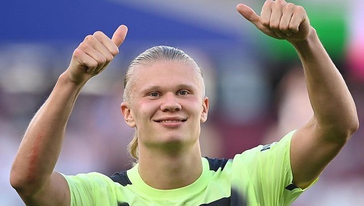 Haaland, subito doppietta col City: battuto il West Ham di Scamacca. United ko con Ronaldo in campo