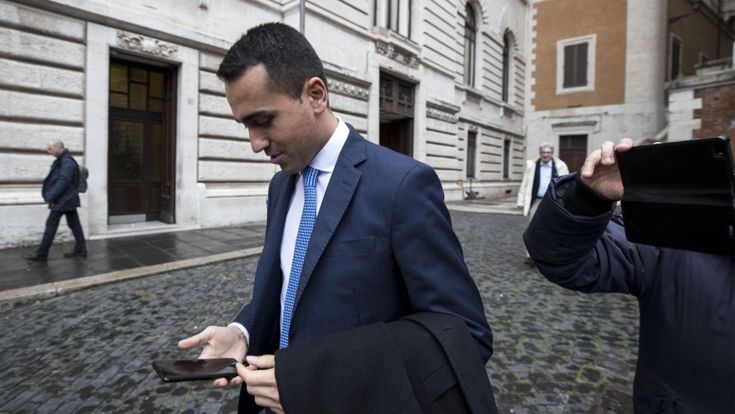 M5S, i tagli nel Palazzo: “Via i vitalizi e stipendi dimezzati” 