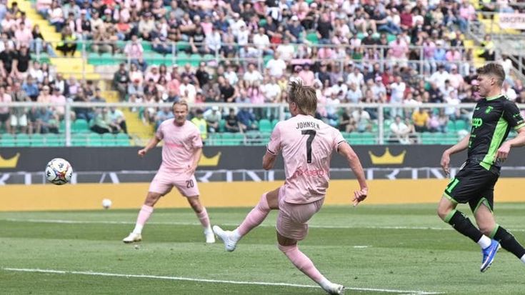 Il Palermo rimonta il Catanzaro e vince 3 a 2. Il Frosinone sorpassa il Monza che vede i play-off