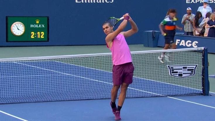 Us Open, Alcaraz e la nuova esultanza: lo swing da golfista a fine match
