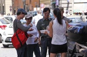 Volantini, menu e assaggi di pasta<br />cos&igrave; lavorano gli "acchiappaturisti"