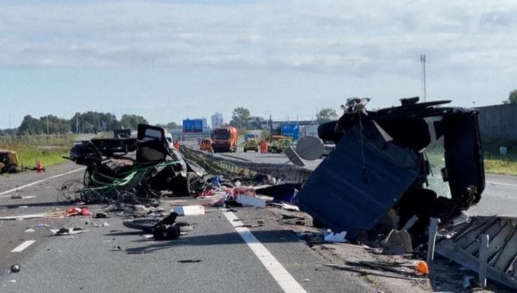 Olanda, pullman di studenti si scontra con un furgone: autostrada chiusa per i soccorsi
