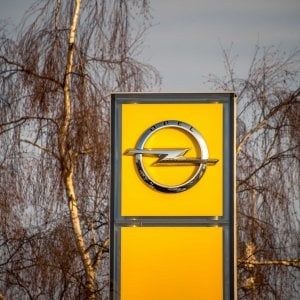 Gm e Peugeot continuano le trattative per Opel: vale meno di 2 miliardi 