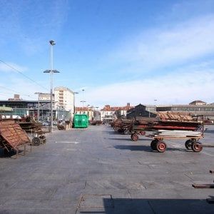 Torino: il mercato di Porta Palazzo prova a ripartire dopo lo stop di ieri per distanze non rispettate