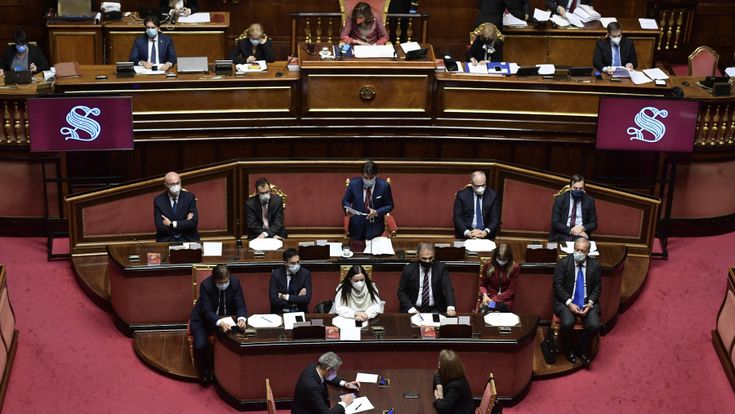 Nell’Italia sospesa vince la stabilità. Partiti in stallo, resta solo il governo
