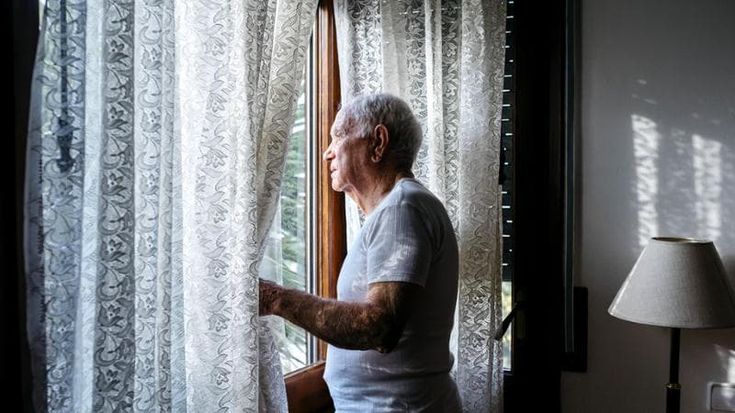 Il nonno con il “coinquilino solidale”: “Non sono solo e dividiamo le spese”