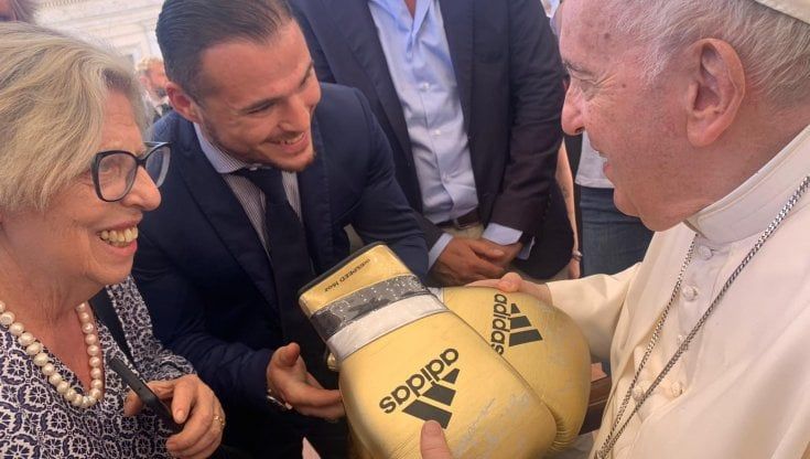Boxe, Magnesi ricevuto da Papa Francesco:"Esperienza unica, ora avrò una marcia in più"