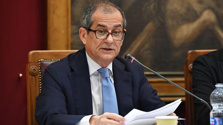 Alitalia, Di Maio blocca il contropiano di Tria: "Il ministero non è suo"