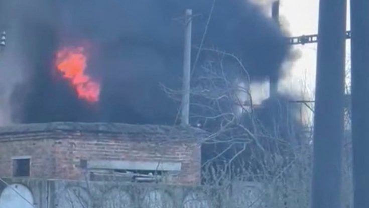 I missili di Mosca sulle ferrovie ucraine: "Fermiamo la consegna delle armi a Kiev"