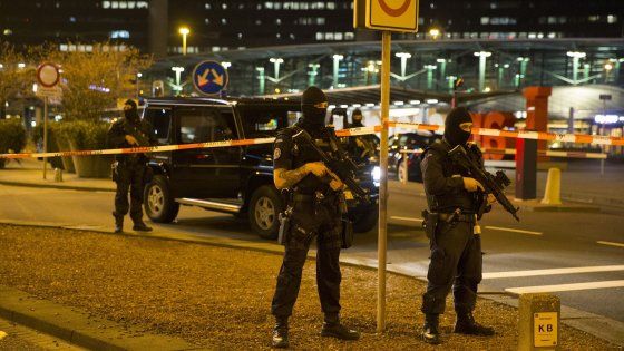 Amsterdam, falso allarme terrorismo all'aeroporto 