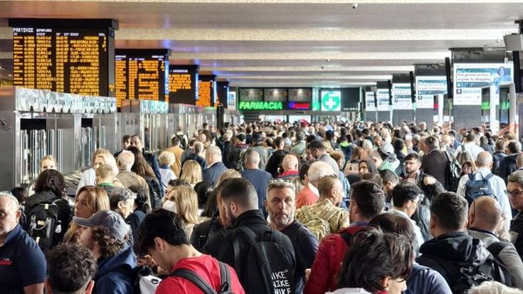Guasto ai treni, un chiodo spezza in due l’Italia. Sospeso il contratto con la ditta che ha eseguito i lavori