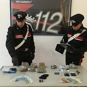 Bari, nel covo degli spacciatori 3 chili di droga e rilevatore di microspie: 4 arresti