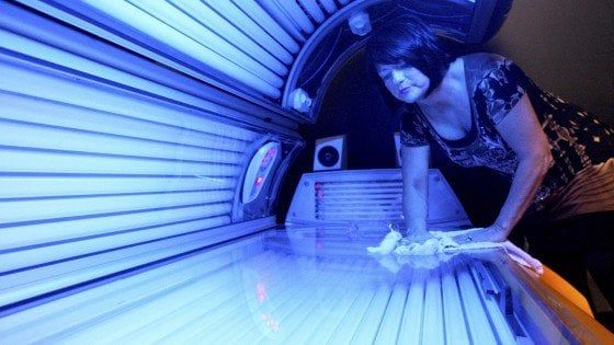 Oms: negli ultimi 30 anni i lettini solari hanno fatto aumentare i tumori della pelle 