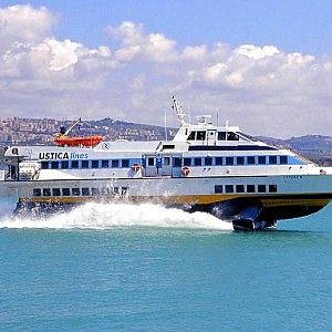 Le corse d'oro degli aliscafi: duemila euro a passeggero. Tanto la Regione paga ai privati