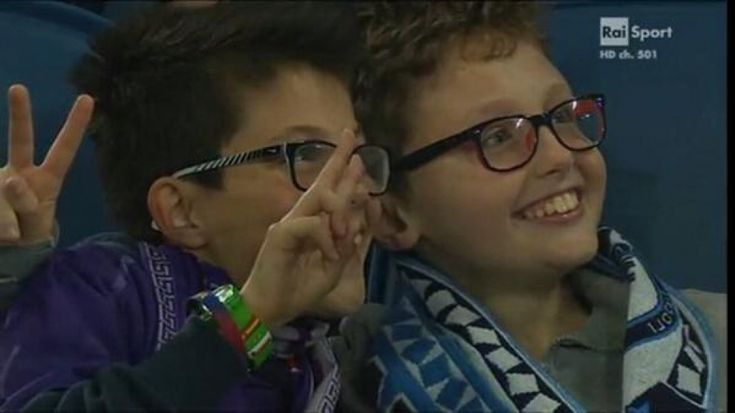Fiorentina-Napoli, sugli spalti il lato pulito del calcio: i baby tifosi si abbracciano