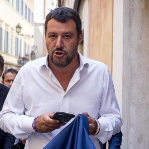 Busta con due proiettili e volantino anti-Salvini spediti a un’esponente della Lega