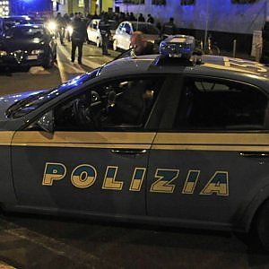 Agguato in piazza a Gela: ferito pregiudicato 32enne. Preso uno dei feritori