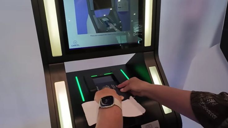 L’allarme di Aeroporti di Roma: “Limitare i controlli biometrici alle frontiere. Rischio disastro”