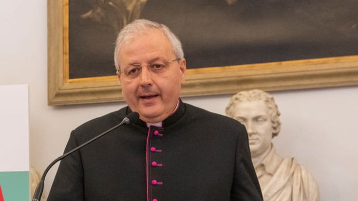 Maturità, il cappellano di Montecitorio: “Bei ricordi, a parte matematica. Se lo scopre il Papa...”