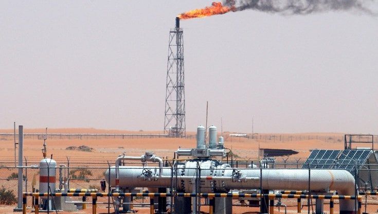Il Covid e il calo-petrolio pesano sui conti Aramco, ma il colosso saudita mantiene il maxi dividendo