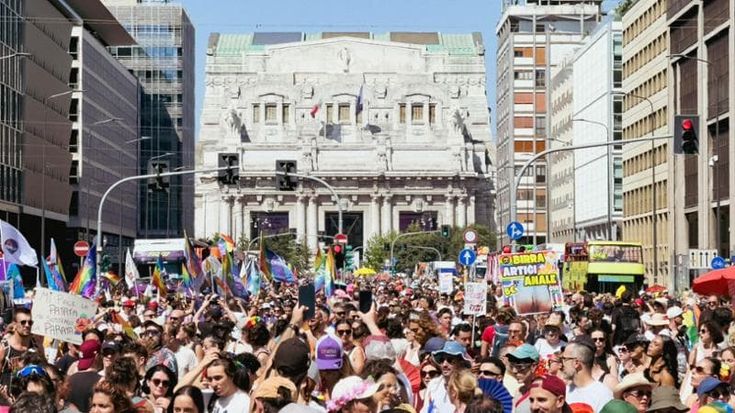 Pride Milano 2026, a Porta Venezia le “squares” accendono l’attesa della marcia per i diritti
