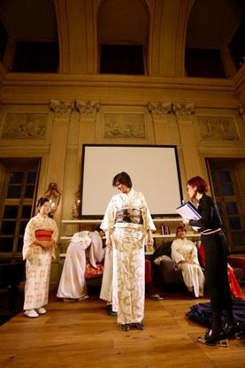 Torino: la sindaca Appendino in kimono per la "cerimonia della vestizione" 