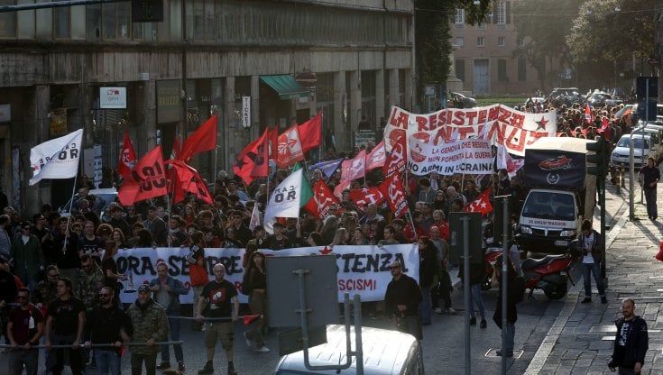 Genova, l'altra festa della Liberazione invade il centro
