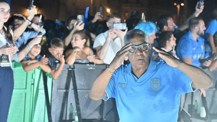 Krol, Carnevale, Careca: la sfilata dei campioni nel tripudio della piazza
