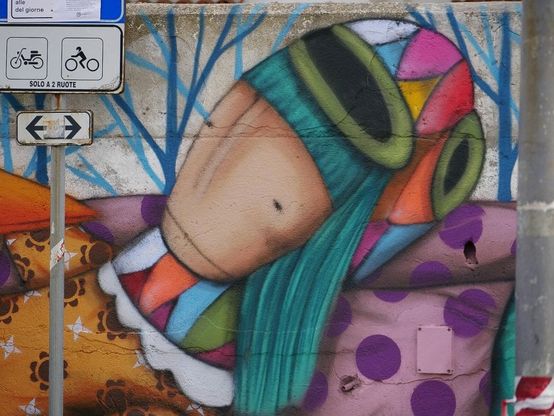 Forio, i murales di Tony Gallo sulle centraline elettriche fatiscenti