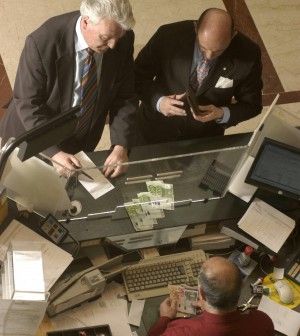 Conti correnti, il prelievo aumenta tra 1 e 170 euro l'anno