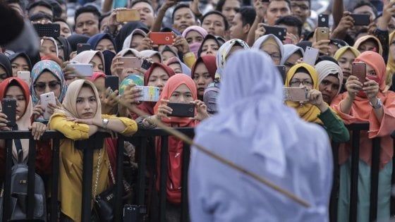 Indonesia, carcere e multe per ogni relazione sessuale fuori dal matrimonio: al vaglio nuova legge