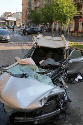 Milano, scontro tra due auto in viale Monza: un morto, l'altro guidatore è fuggito