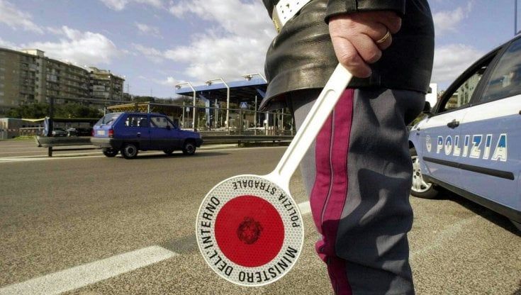 Cancellava le contravvenzioni agli sponsor del figlio pilota, arrestato ex capo della stradale di Seregno