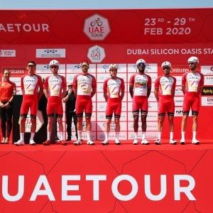 Ciclismo, caos Uae Tour: "Altri sei positivi al coronavirus"