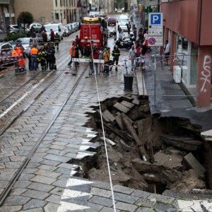 Voragine in Porta Romana a Milano, la Procura apre un'inchiesta per crollo colposo