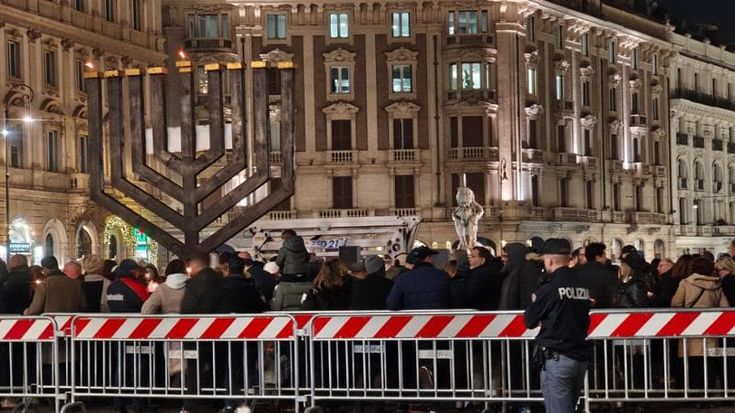Attentato Bondi Beach, piazza Barberini blindata per l’accensione della Hanukkah