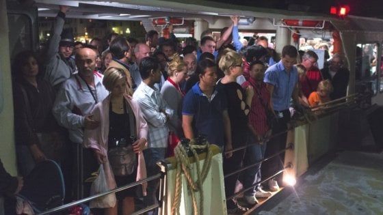 Venezia, 300 dipendenti dell'azienda trasporti ai seggi: disagi per vaporetti e bus  