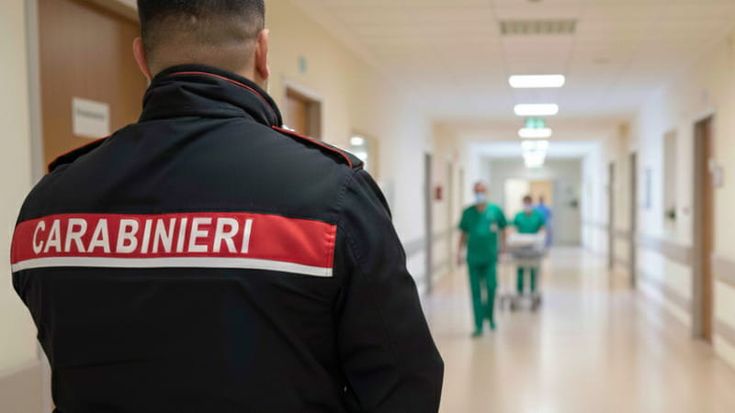 Tentato omicidio all’ospedale Sant’Andrea, cerca di strangolare in compagno di stanza: arrestato