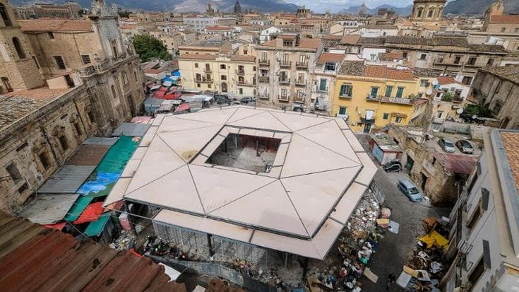 Ballarò, si cambia ancora: fuori i venditori storici, il Comune ritorna ai bandi