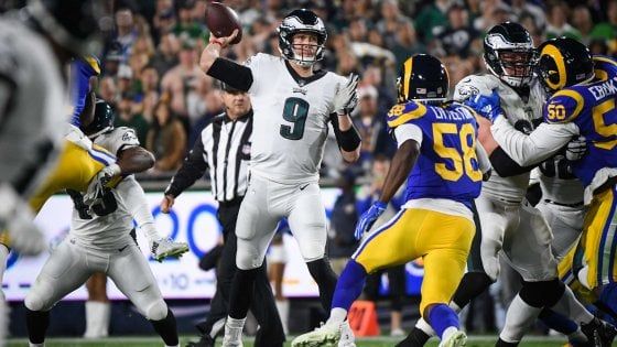 Nfl, torna Foles l'uomo dei miracoli e gli Eagles vincono a Los Angeles