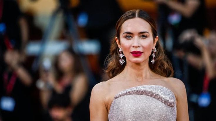Emily Blunt: “Il diavolo veste Prada mi ha cambiato la vita. Ma troppa pasta con Stanley Tucci”