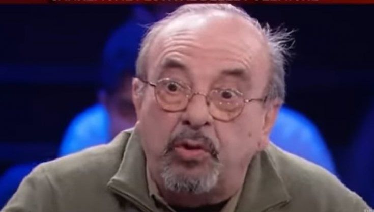 Vauro a sorpresa difende Berlusconi: "Ha detto la verità su Zelensky, lo bacerei in bocca"