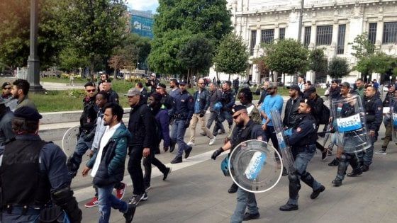 Migranti, il terzo settore condanna il blitz in Centrale. Don Colmegna: "La marcia del 20 maggio contro la Bossi-Fini"