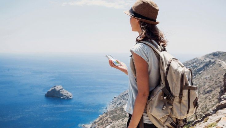 Dai pass vaccinali agli hotel: gli italiani rivedono i loro piani di viaggio