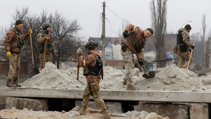 Ucraina - Russia, le news dalla guerra del 27 dicembre. Petrolio, Mosca blocca le esportazioni ai Paesi con il price cap