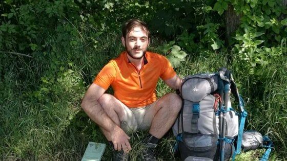 Dopo la laurea torna a Foggia a piedi da Torino: "Voglio riscoprire l'Italia per non fuggire all'estero"