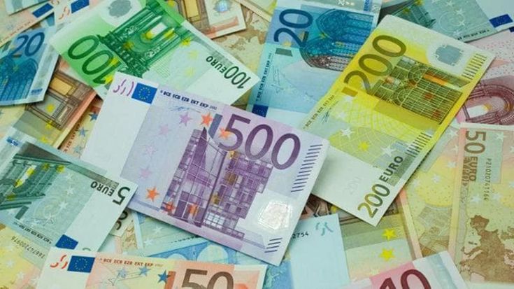 Il club dei Paperoni cresce: 287 persone in più e ricchezza record a 15.800 miliardi. Stona l’Italia