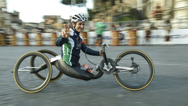Zanardi, il Superman della via Emilia che ha costretto la pietà a scansarsi