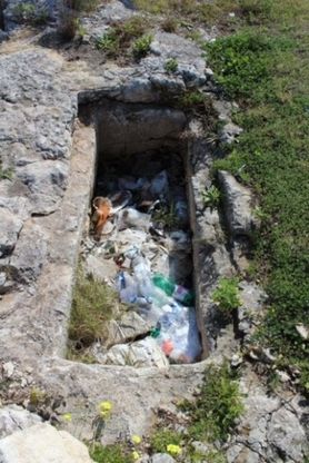 Siracusa, le tombe greche diventano pattumiere